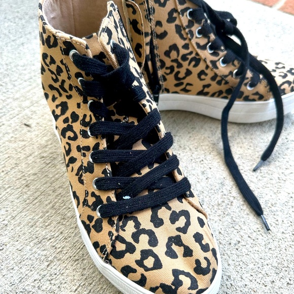 Sz 7 high top leopard sneakers with side, zipper for ease to put on and off - Picture 2 of 5